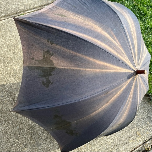 Vintage faded black Parasol with Wooden Handle - Picture 4 of 15